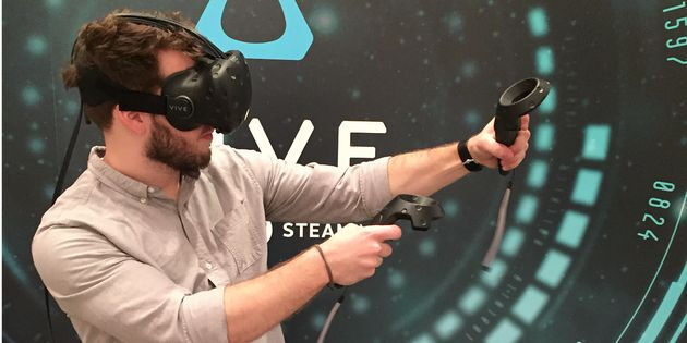 戴上VR眼鏡，邁進另一個世界 一次身臨其境的頭戴顯示體驗